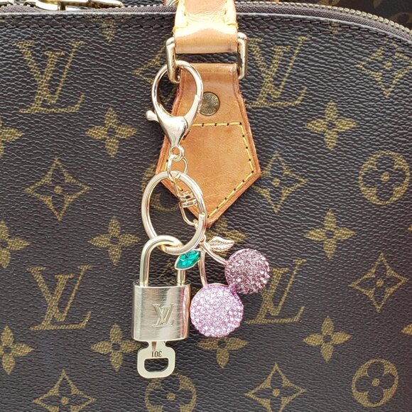 Authentic Louis Vuitton Lock & Key with unbranded Bagcharm, Keycharm, Keychain - Picture 7 of 8
